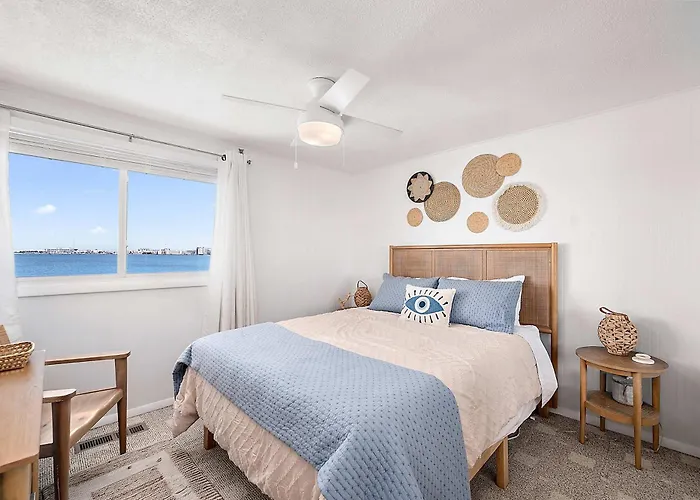 Bayfront Paradise Pool Boat Slip Townhome Holiday home