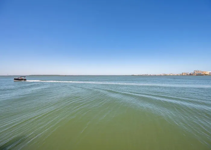 Bayfront Paradise Pool Boat Slip Townhome Holiday home
